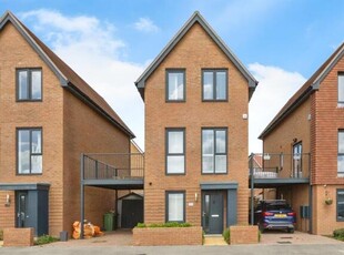 3 Bedroom Town House For Sale In Kingsnorth