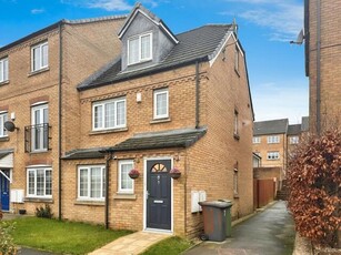 3 Bedroom Town House For Sale In Pudsey