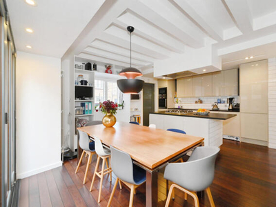 3 Bedroom Town House For Sale In Wapping