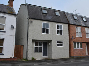 4 Bedroom Detached House For Rent In Stratford-upon-avon
