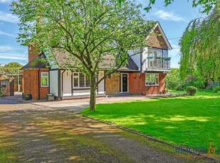 4 Bedroom Detached House For Sale In Pilgrims Hatch