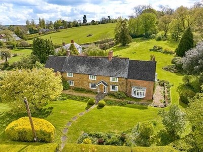 4 Bedroom Detached House For Sale In Southam, Warwickshire