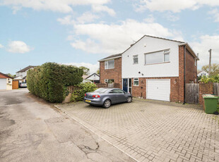 4 Bedroom Detached House For Sale In Staines-upon-thames