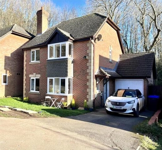 4 Bedroom Detached House For Sale In Woodford Halse, Northamptonshire