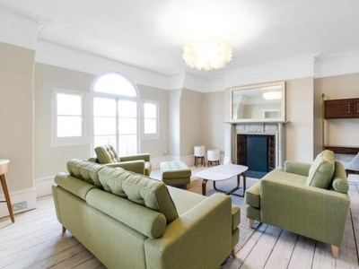 4 Bedroom Flat For Rent In West Hampstead, London