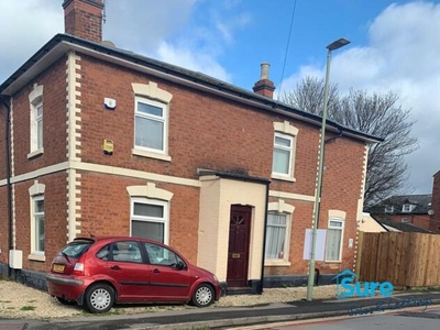 4 Bedroom Semi-detached House For Rent In Gloucester