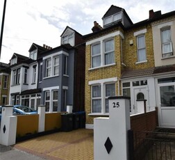 4 Bedroom Semi-detached House For Sale In Selhurst, London