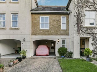 4 Bedroom Terraced House For Sale In Staines-upon-thames, Surrey