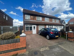 5 Bedroom Semi-detached House For Rent In Hayes