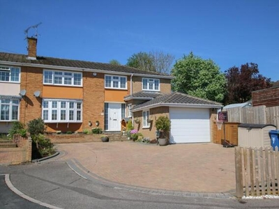 5 Bedroom Semi-detached House For Sale In Crowthorne