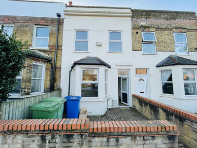 5 Bedroom Terraced House For Rent In London