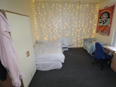6 Bedroom House For Rent In Leeds, West Yorkshire