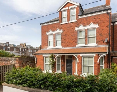 6 Bedroom House For Sale In 14 Well Close Terrace