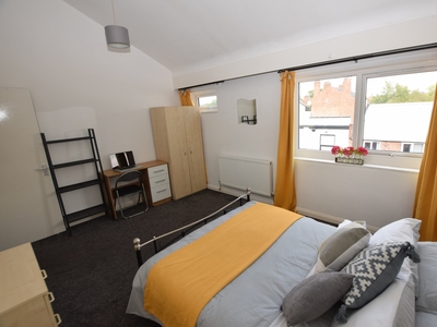 Room in a Shared Flat, Queen Street, CH1