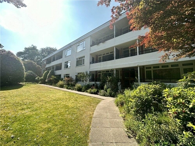 2 bedroom flat for sale in Beach Road, Branksome Park, Poole, BH13
