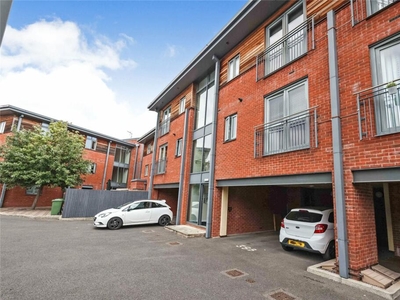 2 bedroom flat for sale in Crossley Road, Worcester, Worcestershire, WR5