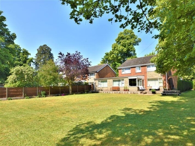 4 bedroom detached house for sale in Newark Road, Boundary of North Hykeham, Lincoln, LN6