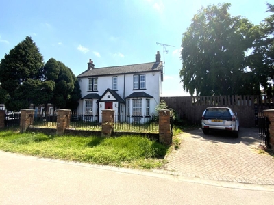 4 bedroom detached house for sale in Toddington Road, Luton, Bedfordshire, LU4 9EA, LU4