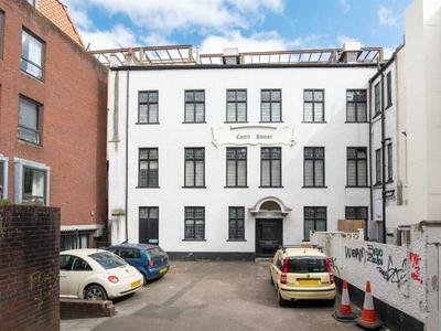 9 bedroom end of terrace house for sale in Tailors Court, Bristol, BS1