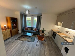 1 bedroom flat for rent in Basingstoke Road, Reading, RG2