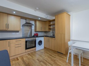1 bedroom flat for rent in Churchill Way, City Centre, CF10