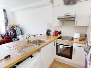 1 bedroom flat for rent in Oriental Place, Brighton, BN1
