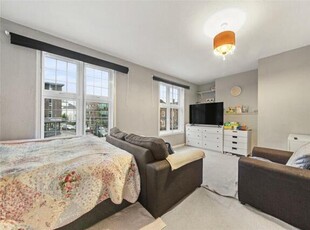 1 Bedroom Flat For Sale In Esher, Surrey
