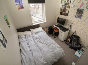 1 bedroom house share for rent in Westfield Court, Hyde Park, Leeds, LS3 1DL, LS3