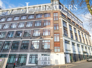 2 bedroom apartment for rent in Hatton Place - Town Centre - 2 bed , 2 bath + balcony, LU2