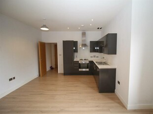 2 bedroom apartment for rent in High Street North, Poole, BH15