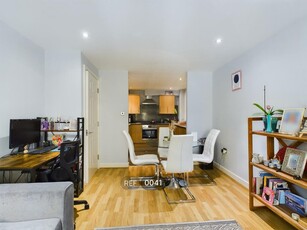 2 bedroom apartment for rent in The Dock House, Dock Street, HU1