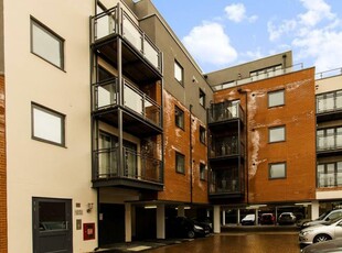 2 bedroom apartment for rent in Walnut Tree Close, Guildford, GU1