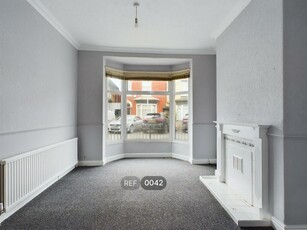2 bedroom end of terrace house for rent in Severn Street, HU8
