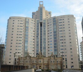 2 bedroom flat for rent in Altolusso, Bute Terrace, Cardiff, CF10