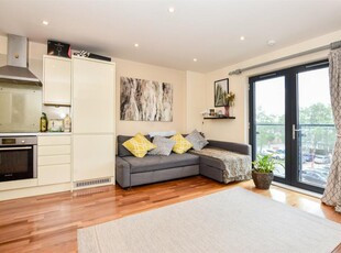 2 bedroom flat for rent in Azalea Drive, Swanley, BR8