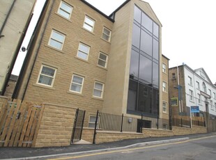 2 bedroom flat for rent in Bath Street, Huddersfield, West Yorkshire, HD1