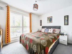 2 bedroom flat for rent in Bowen Drive, Charlton, London, SE7