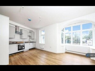 2 bedroom flat for rent in Charlton, London, SE7