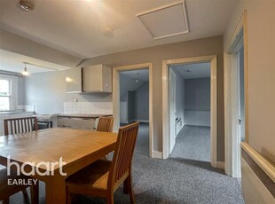 2 bedroom flat for rent in Church Street, Caversham, RG4 8AU, RG4