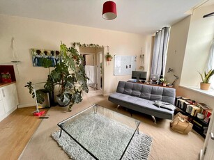 2 bedroom flat for rent in Cowbridge Road East, CARDIFF, CF5