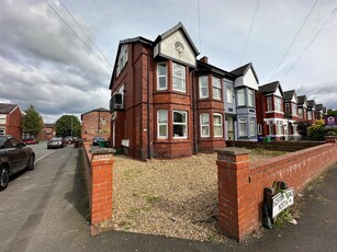 2 bedroom flat for rent in Egerton Road North, Whalley Range, Manchester, M16
