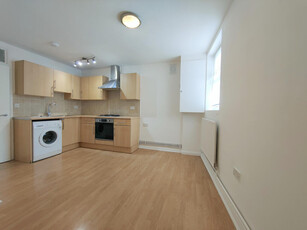 2 bedroom flat for rent in High Street, Orpington, BR6