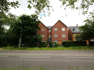 2 bedroom flat for rent in Page Place, Frogmore, St. Albans, Hertfordshire, AL2