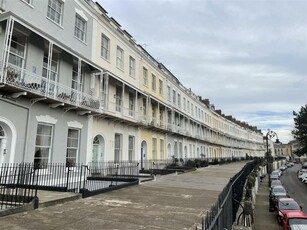 2 bedroom flat for rent in Royal York Crescent Clifton Bristol, BS8