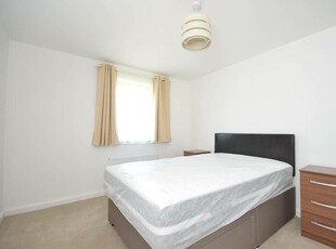 2 bedroom flat for rent in Walnut Tree Close, Guildford, GU1