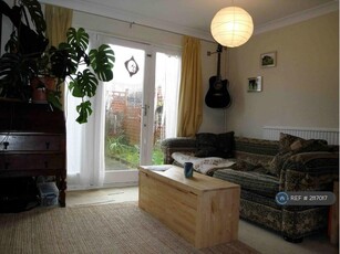 2 bedroom semi-detached house for rent in The High Street, Milton Keynes, MK8