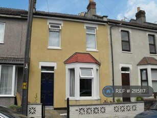 2 bedroom terraced house for rent in Grove Park Terrace, Bristol, BS16