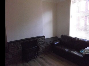 2 bedroom terraced house for rent in Shafton Place, Leeds, LS11