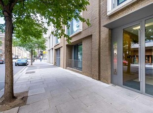3 bed flat to rent in George Street,
W1U, London