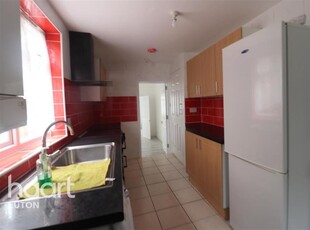 3 bedroom end of terrace house for rent in Malvern Road, Luton, LU1
